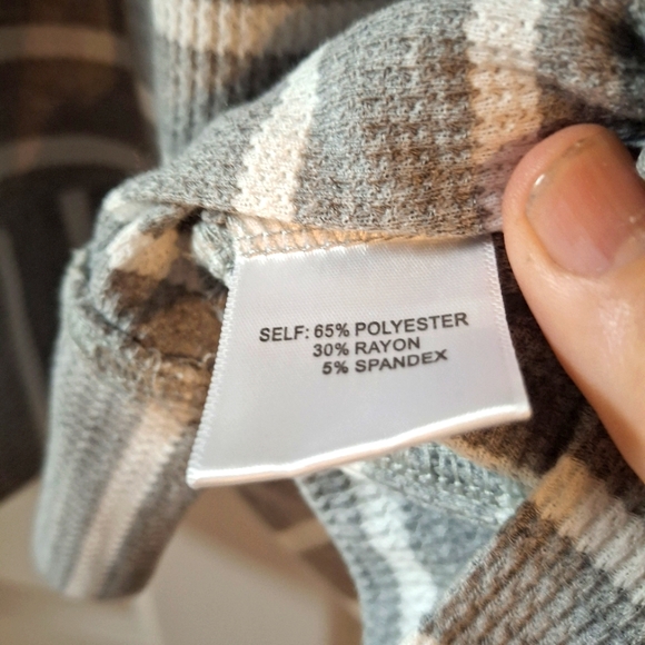 Plus Size Pullover - Picture 4 of 5